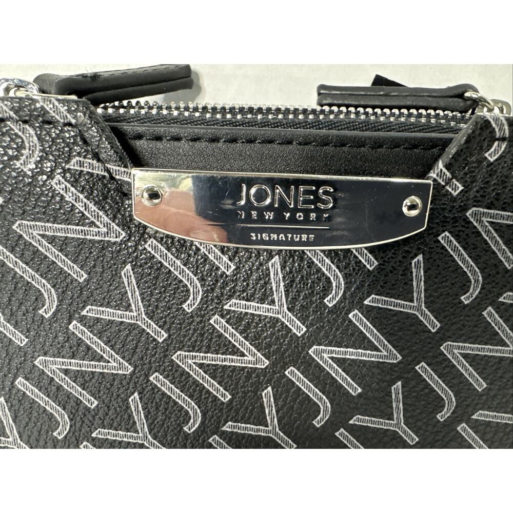 Jones New York Black & White Logo Iris Wrislet NEW with tags